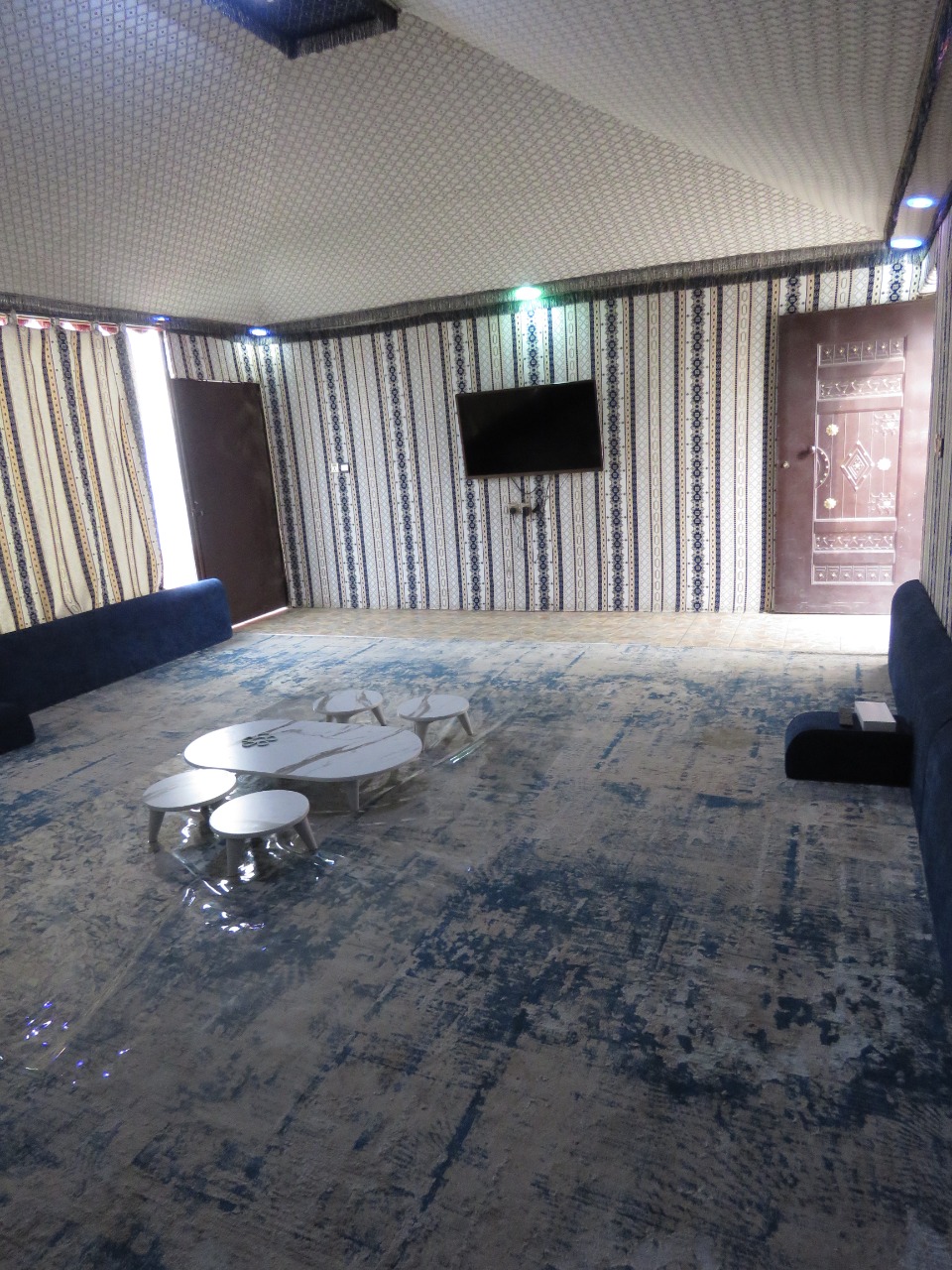 img-placeholder